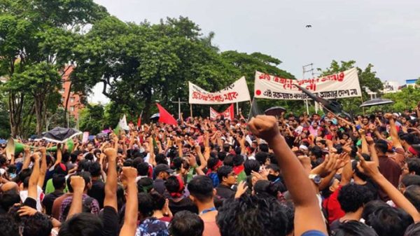 নতুন কর্মসূচি দিয়ে শহীদ মিনার প্রাঙ্গণ ছাড়লেন শিক্ষার্থী-জনতা