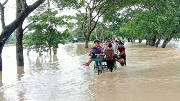 সড়ক তলিয়ে যাওয়ায় সাজেকে আটকা তিন শতাধিক পর্যটক