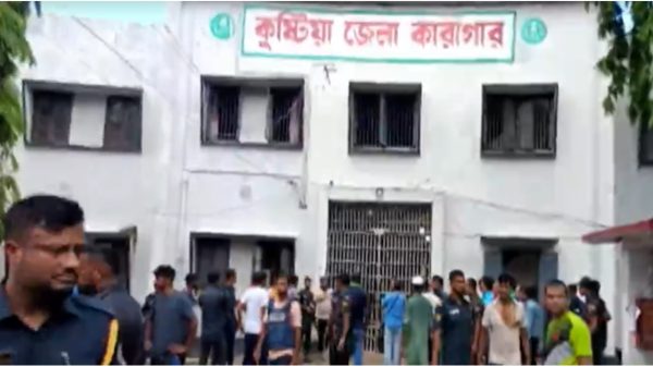 কুষ্টিয়া কারাগারে হট্টগোলে অর্ধশতাধিক আসামি পালিয়েছে, নিয়ন্ত্রণে সেনাবাহিনী