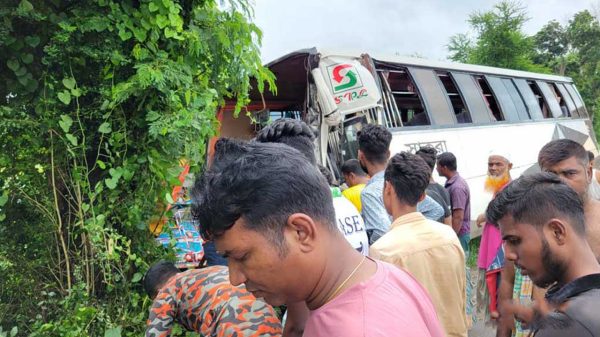 গোপালগঞ্জে বাস-ট্রাকের চাপায় নিহত ৪