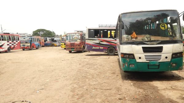 কুষ্টিয়া মেহেরপুর ও প্রাগপুর রুটে বাস চলাচল বন্ধ