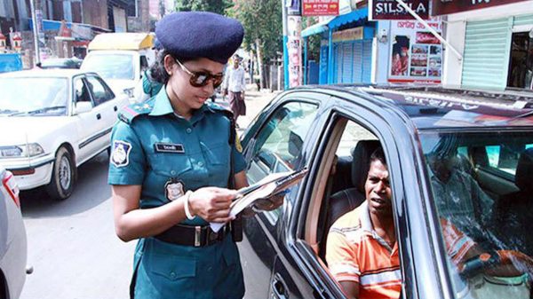 একদিনে ঢাকায় ট্রাফিক আইনে ২৯২ মামলা, জরিমানা ১৭ লাখ টাকা