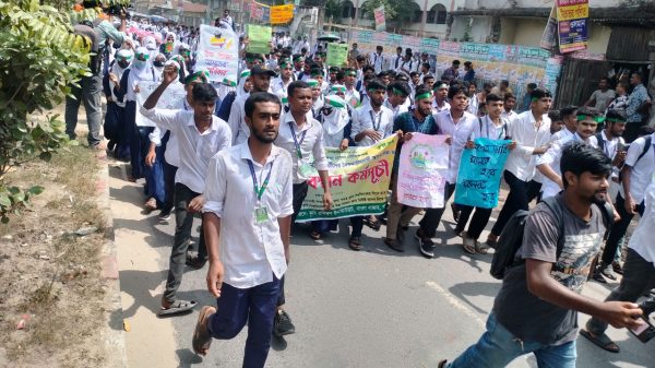 কৃষি ডিপ্লোমা শিক্ষার্থীদের উচ্চ শিক্ষার দাবিতে অবস্থান কর্মসূচি ও বিক্ষোভ মিছিল