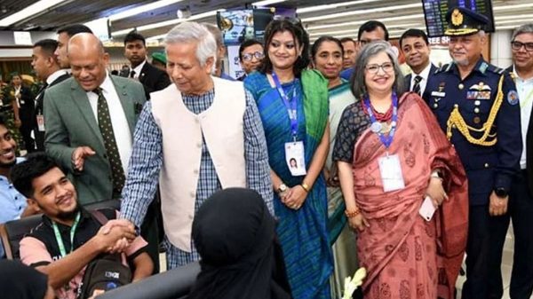 প্রবাসীদের কষ্টের টাকা তারা বিদেশে পাচার করেছে: প্রধান উপদেষ্টা