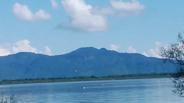 টেকনাফ সীমান্তের ওপারে গোলাগুলির শব্দ