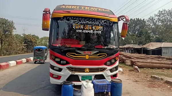 চলন্ত বাসে ডাকাতি ও শ্লীলতাহানি : টাঙ্গাইলে চারজনকে গ্রেফতার