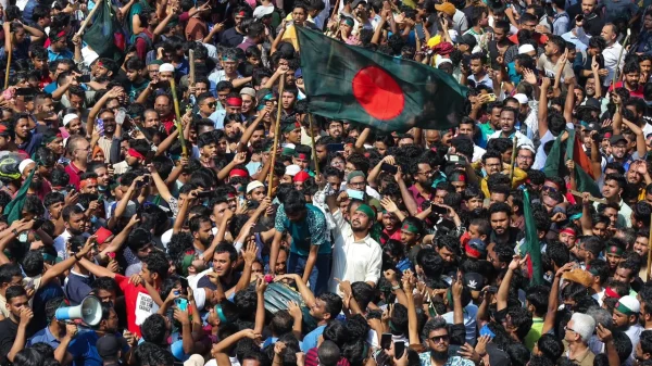 ফেসবুক কাভার ছবি পাল্টে নাহিদ লিখলেন, ‘জনতাই বৈধতা’